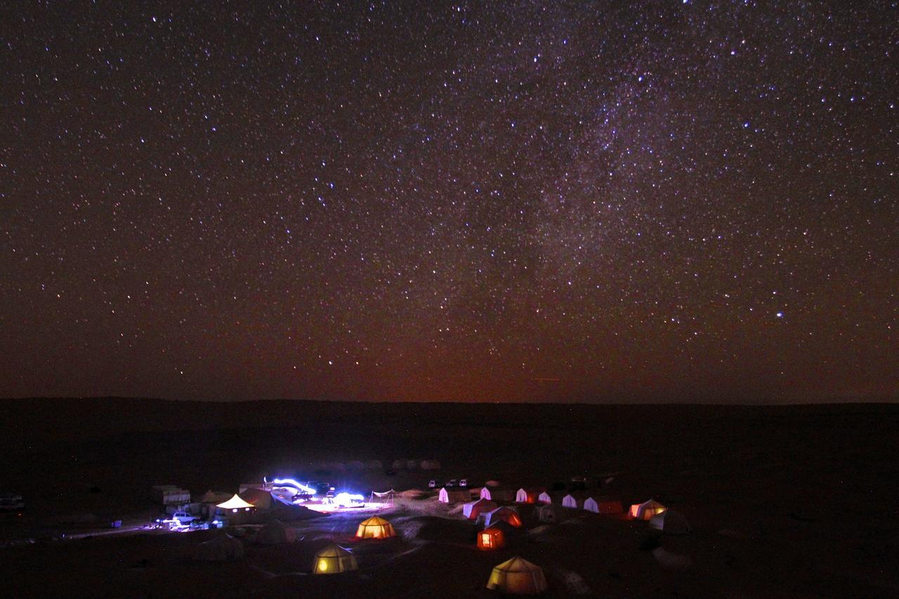 Camp Mars Hotel Douz Bagian luar foto